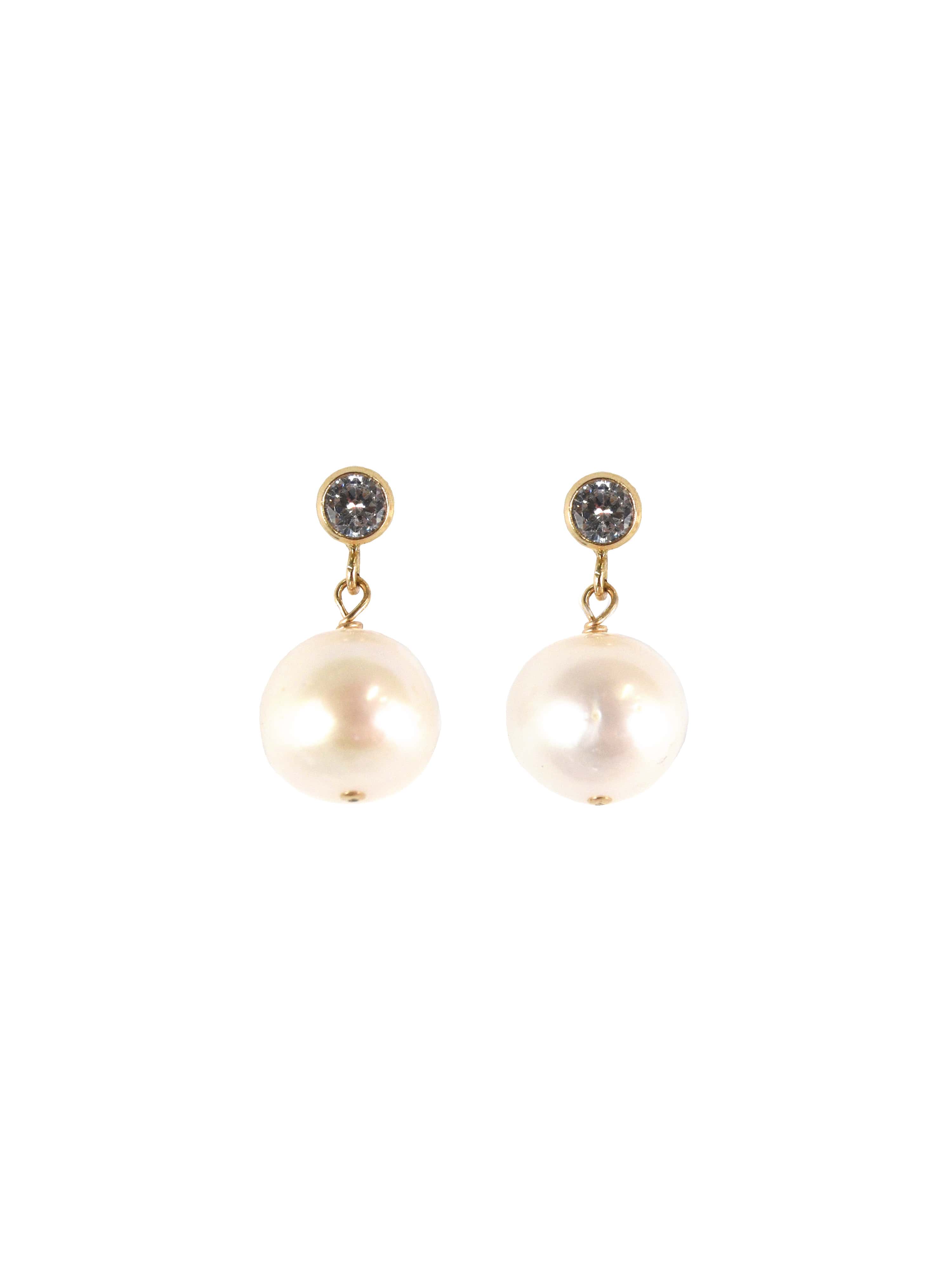Amelia Earrings in White Pearl