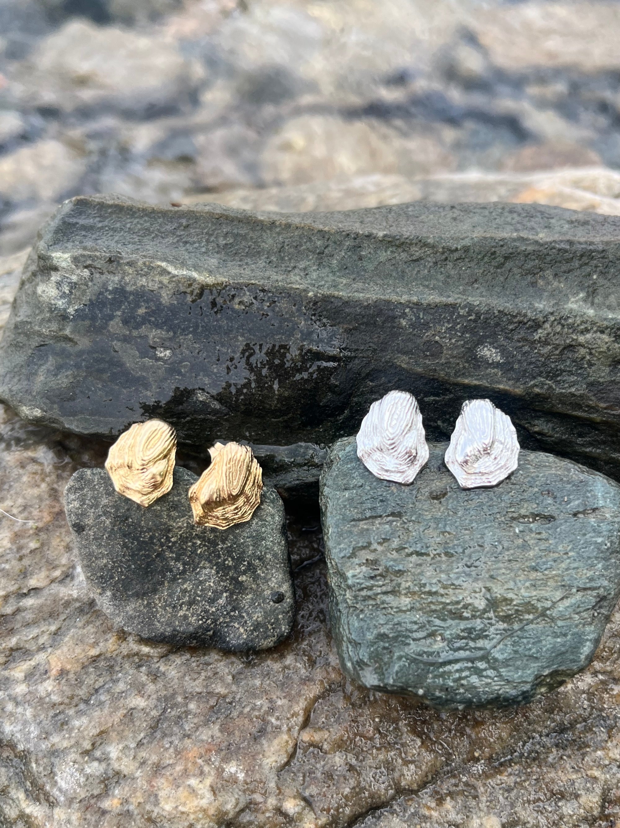 Capers Earrings in Gold