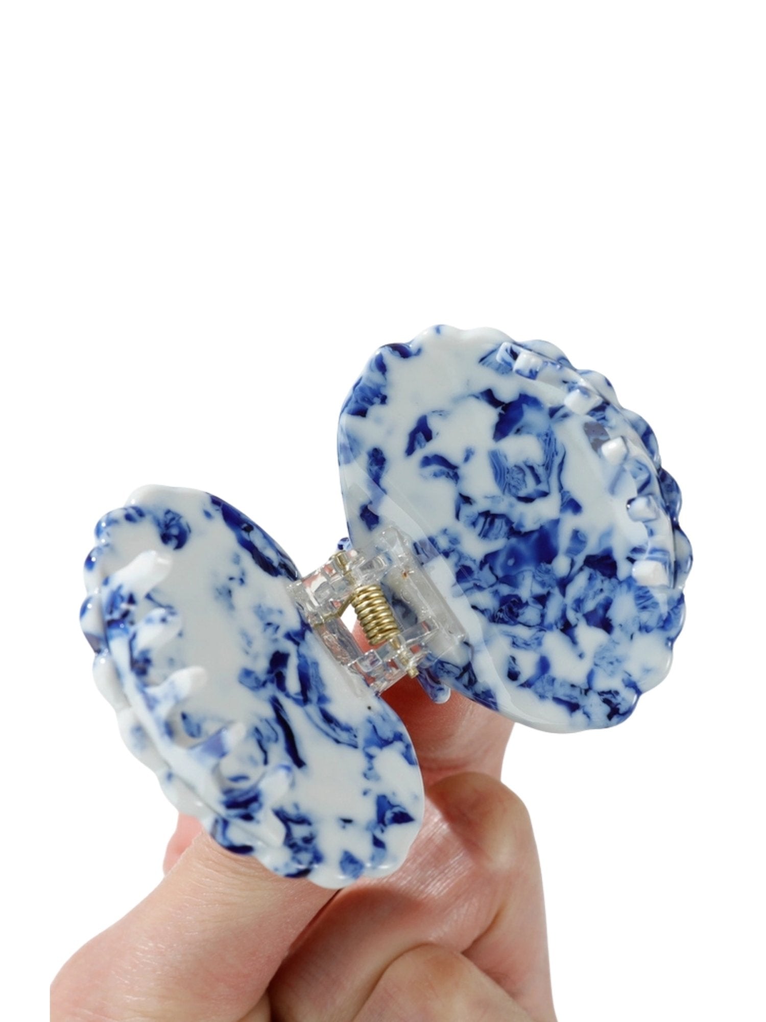 Mini Scallop Shell Claw Clip in Chinoiserie