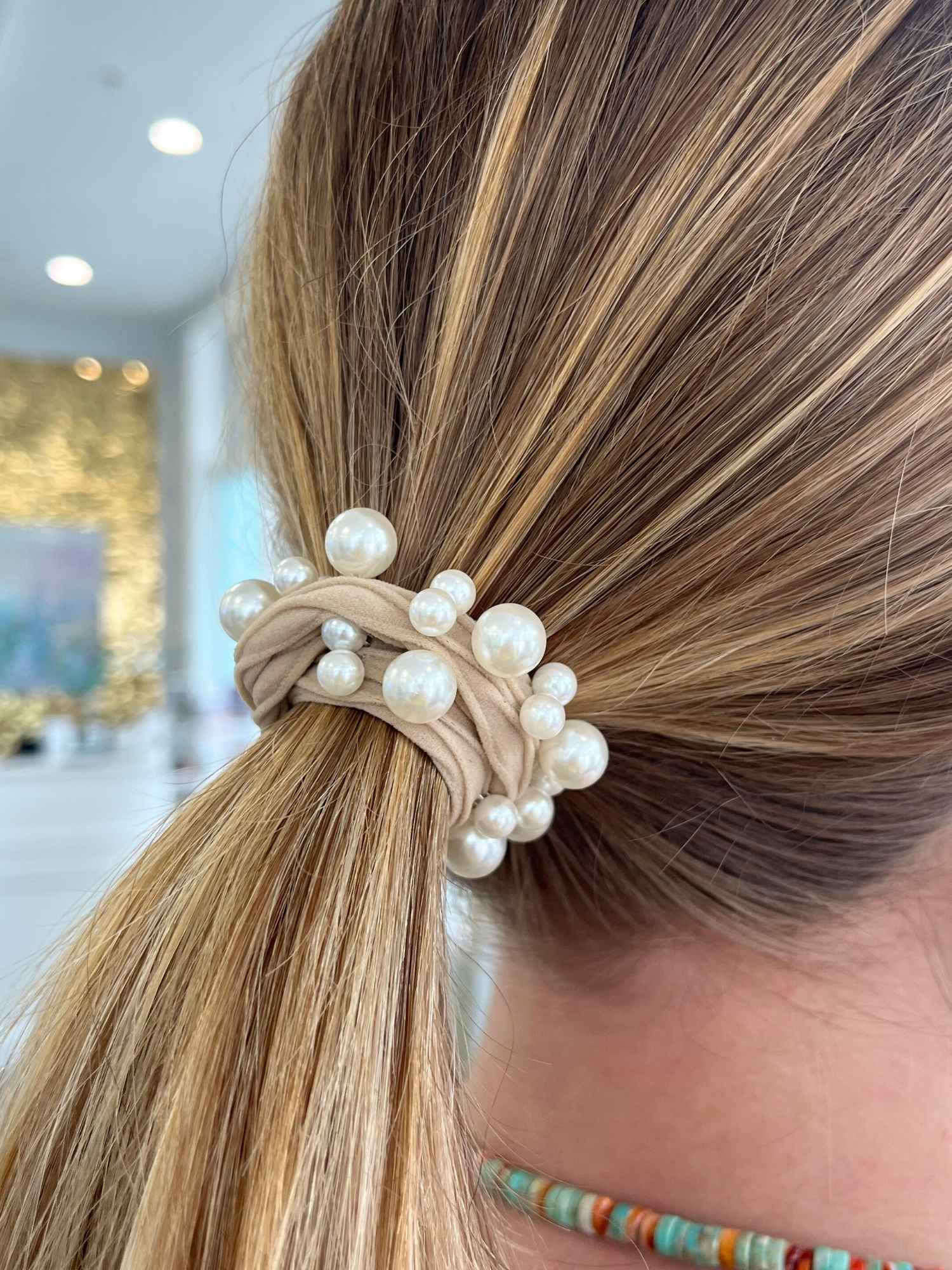 Pearl Stetchy Hair Tie in Tan