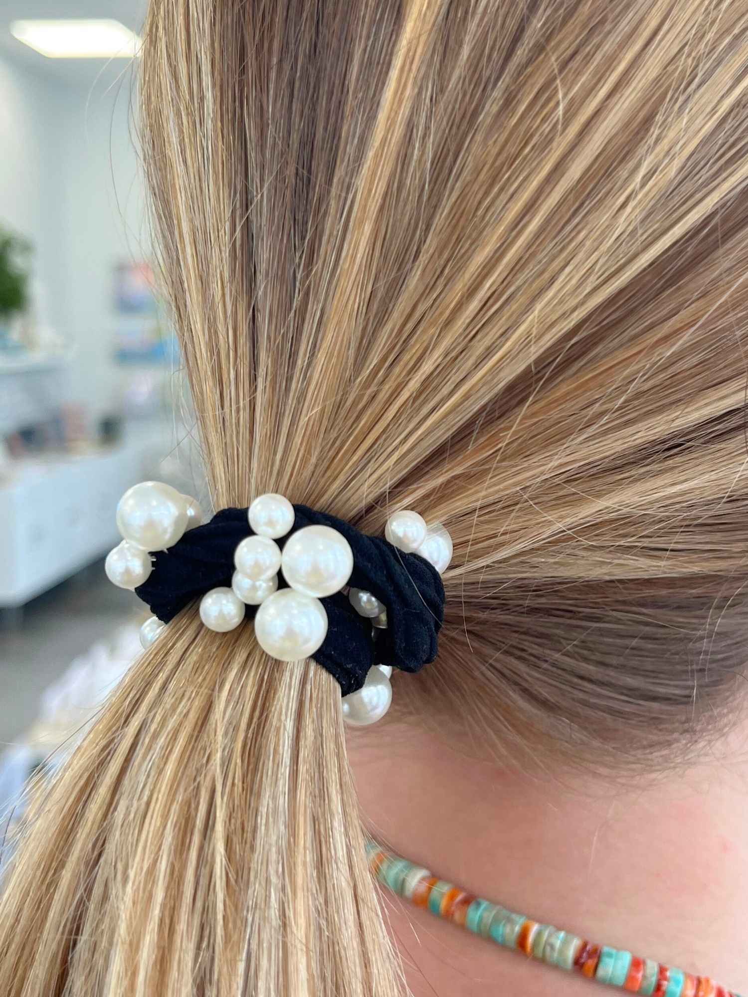 Pearl Stretchy Hair Tie in Black