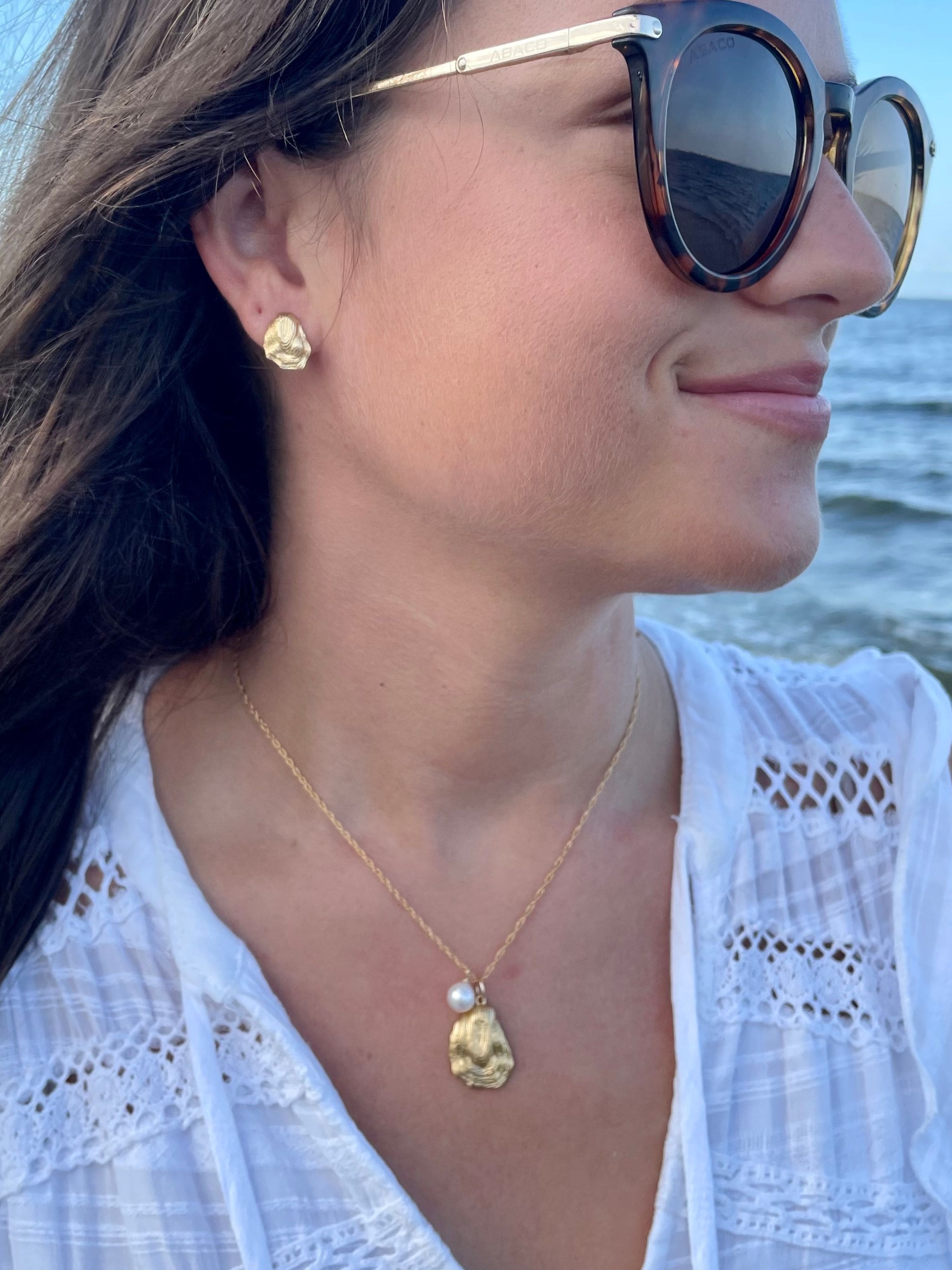 Capers Earrings in Gold