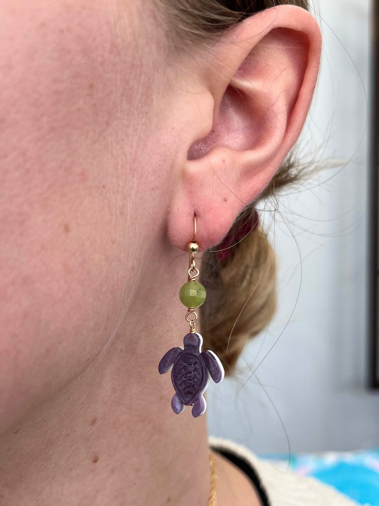 Caretta Turtle Earrings in Purple Spiny Oyster