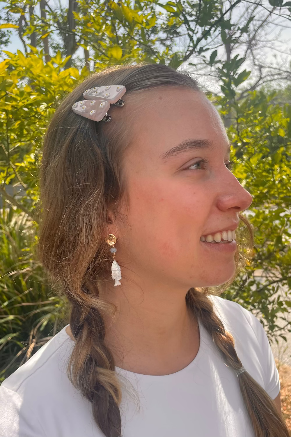 Daisy hair clips in pink worn by model