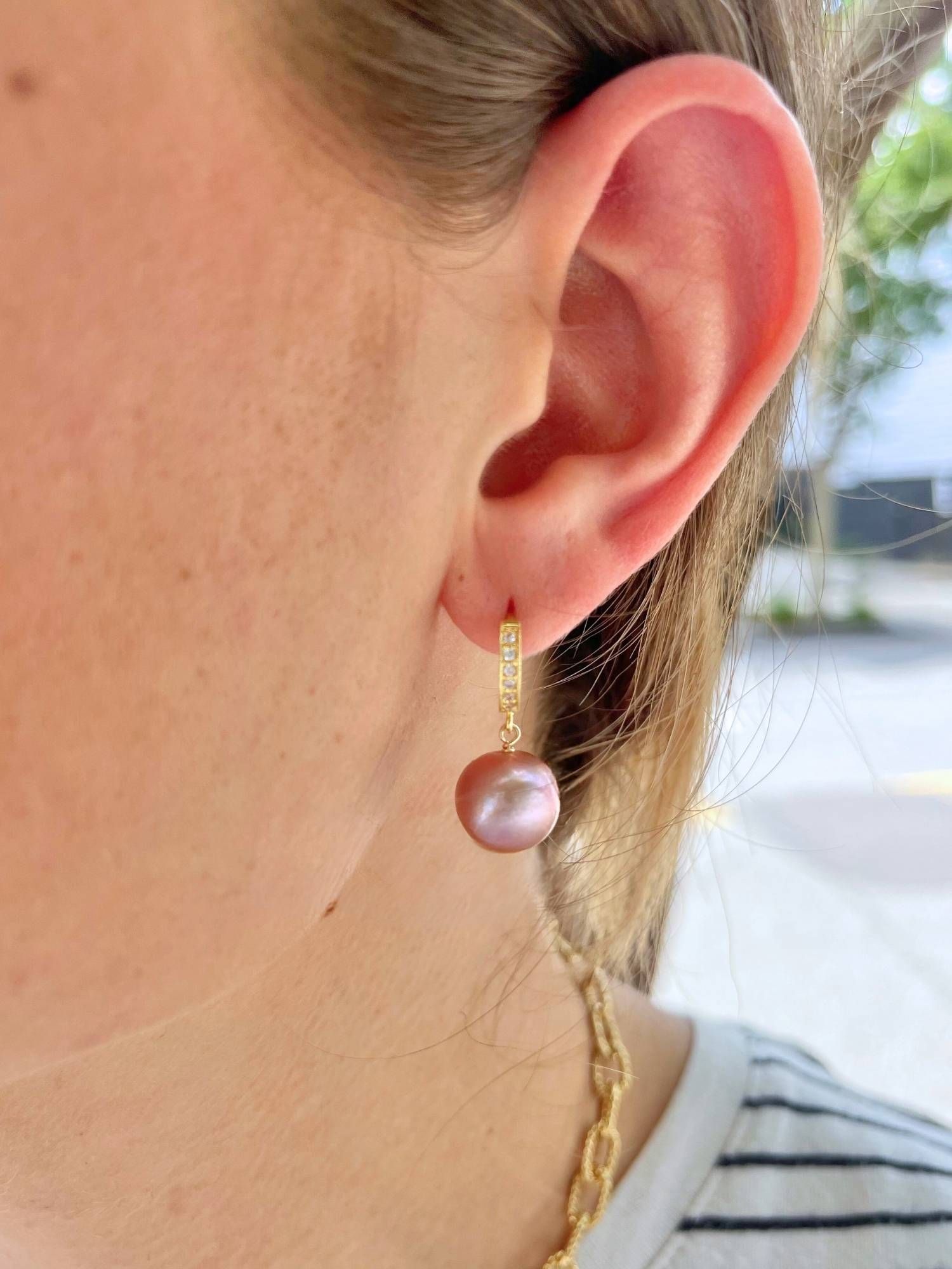Diana Pearl Earrings in Pink 