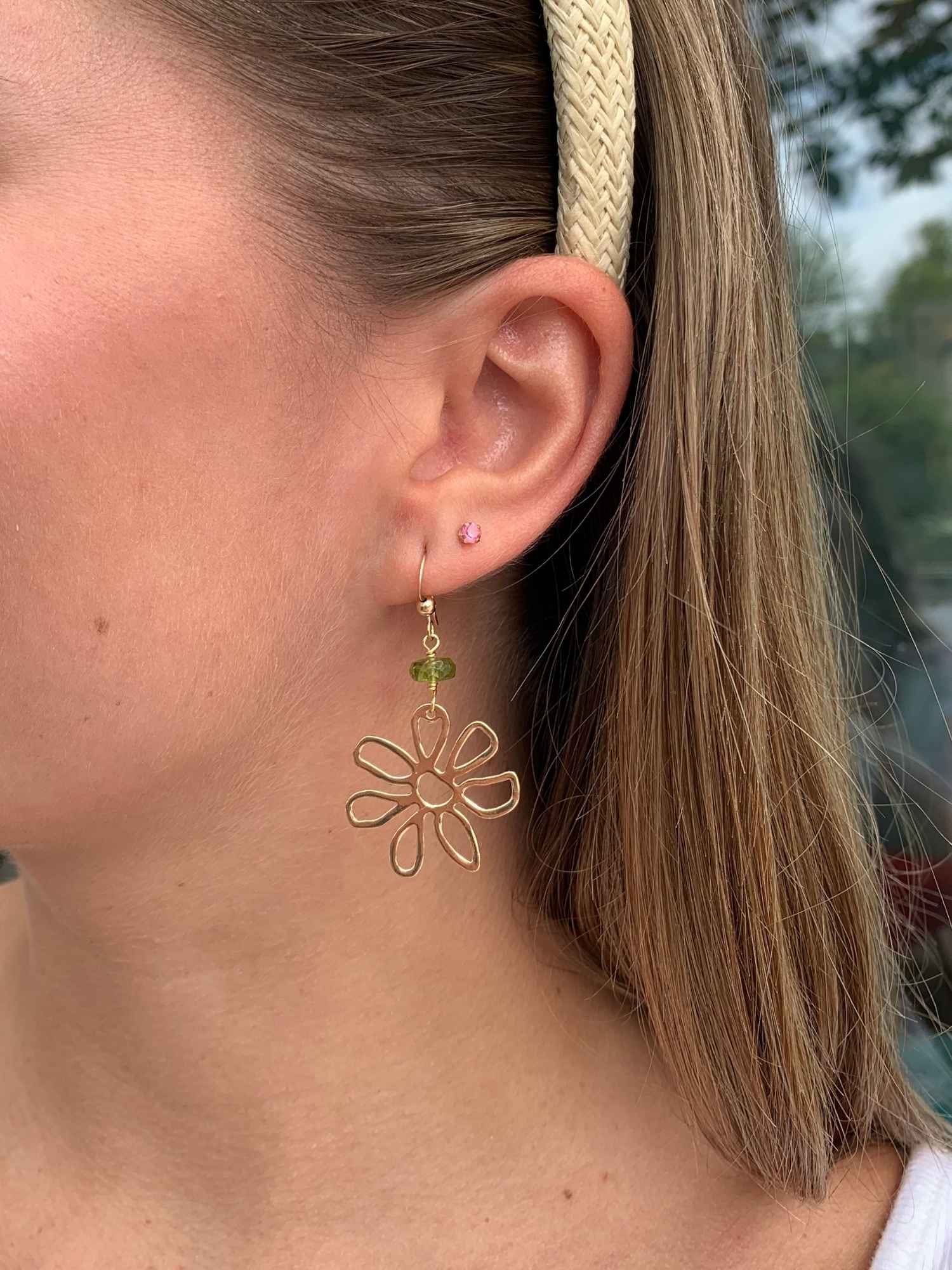 Golden Daisy Earrings in Peridot