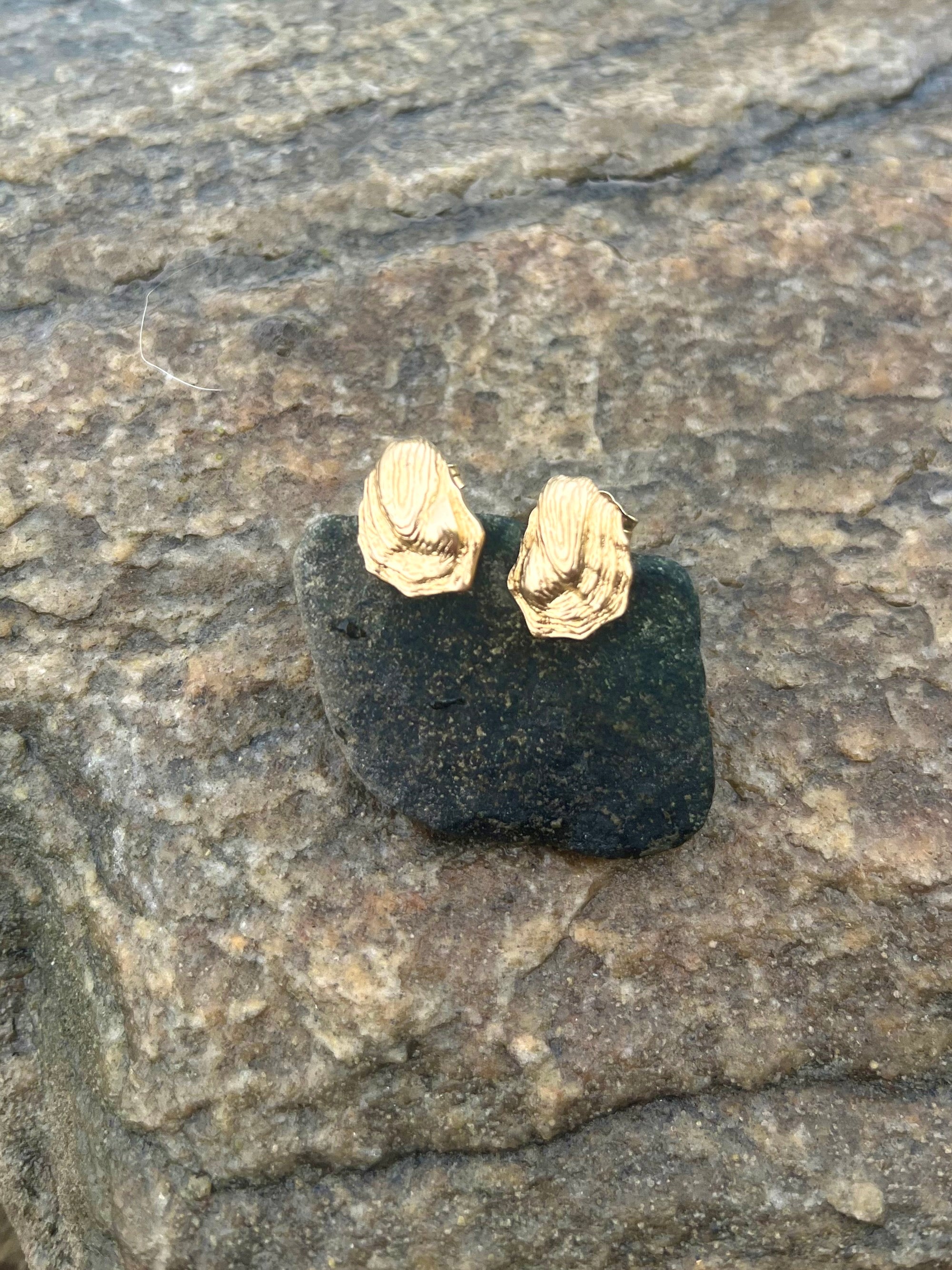 Capers Earrings in Gold