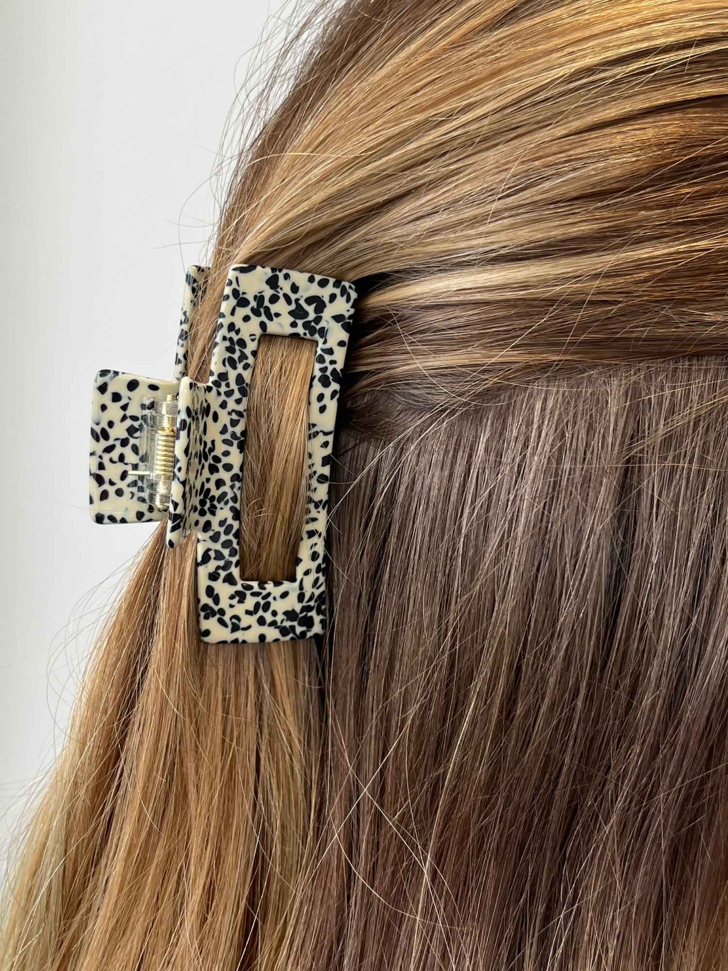 Luna Speckled Claw Clip 