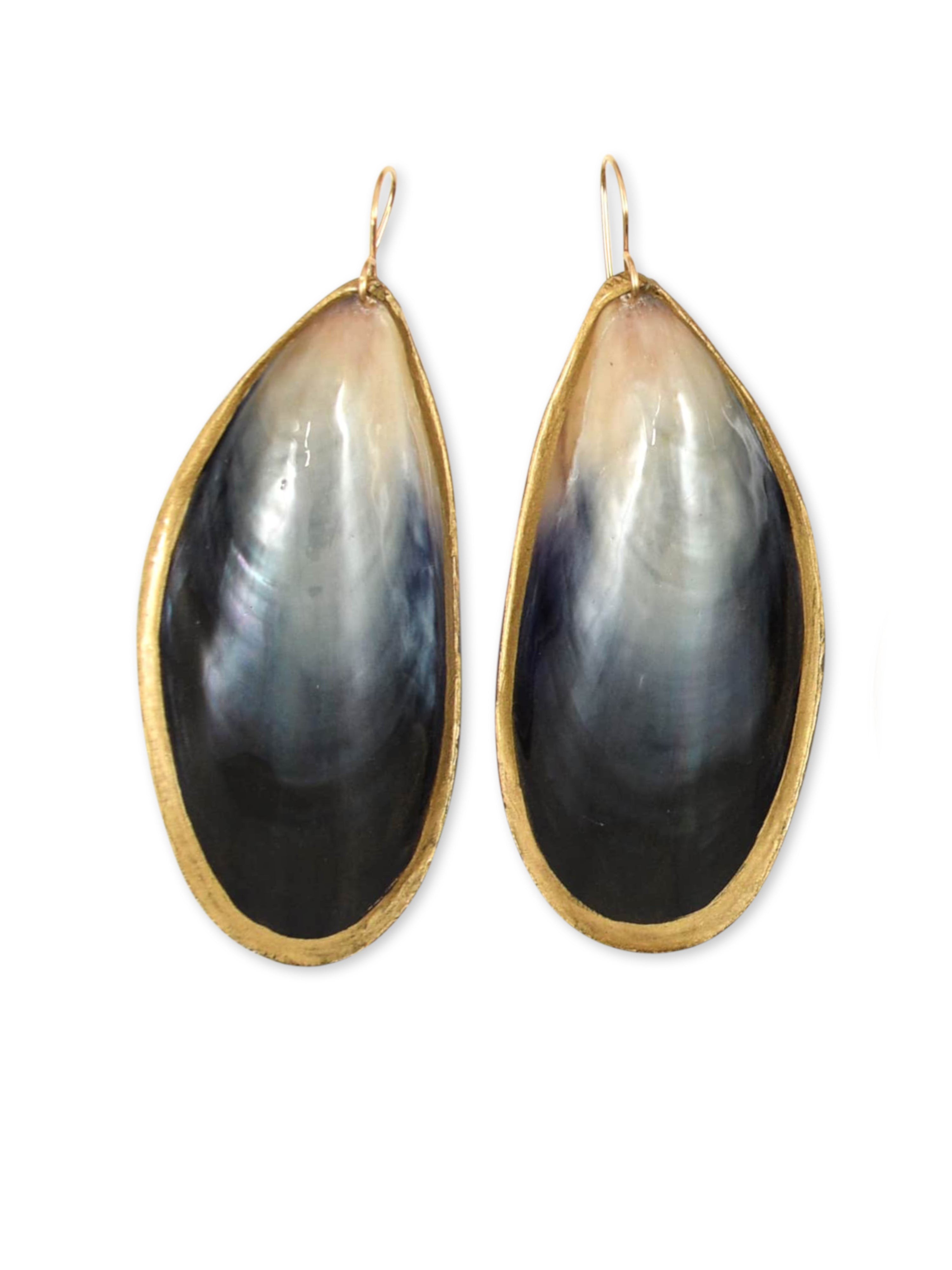 Mussel Earrings in Gold