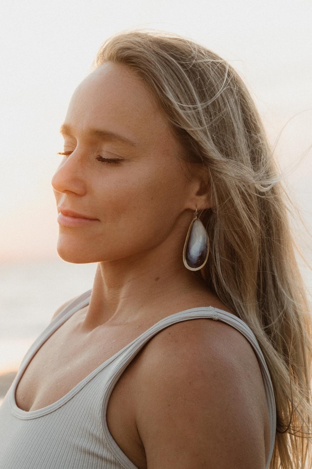 Mussel Earrings in Gold