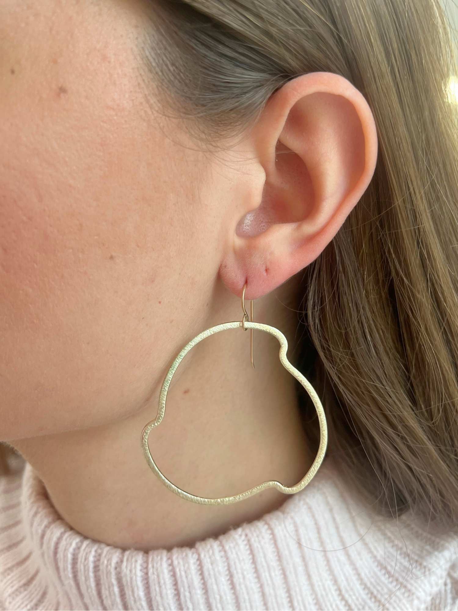 Wavy Hoops in Gold Large