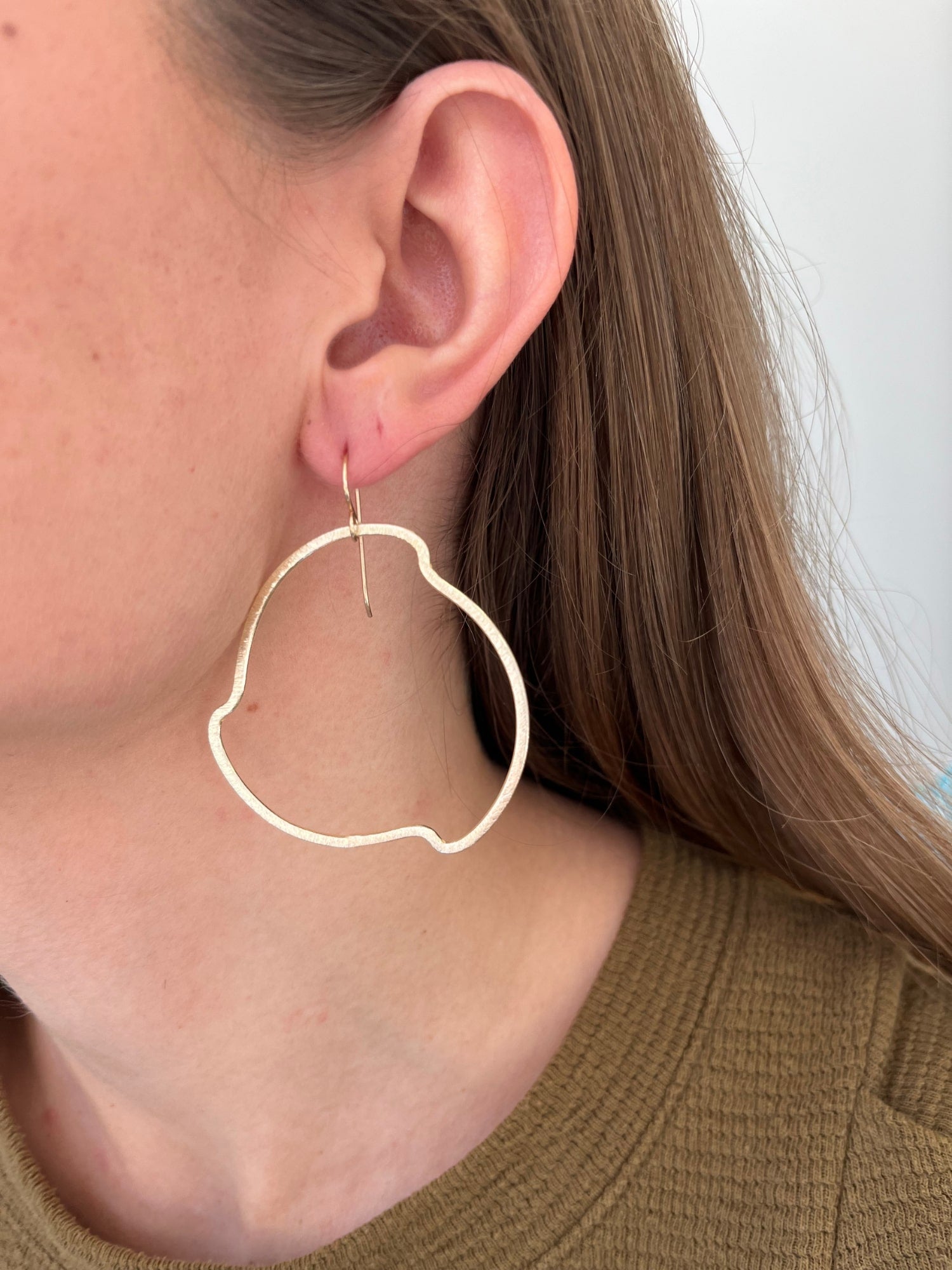 Wavy Hoops in Gold Large